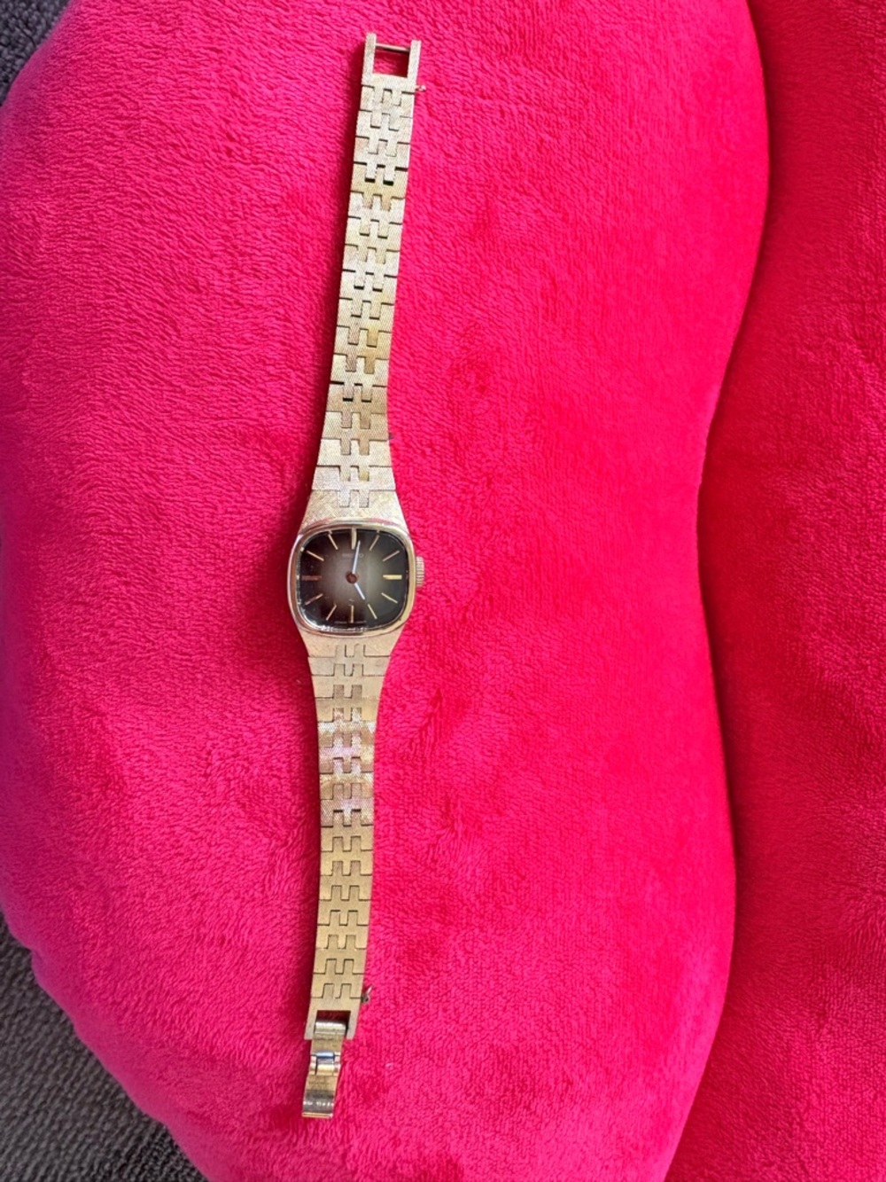 Seiko Gold-Tone Link Bracelet Watch (Gold and Pink)